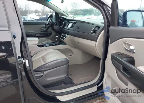 2018 Kia Sedona Lx z USA, uszkodzony, nr VIN KNDMB5C14J6357855